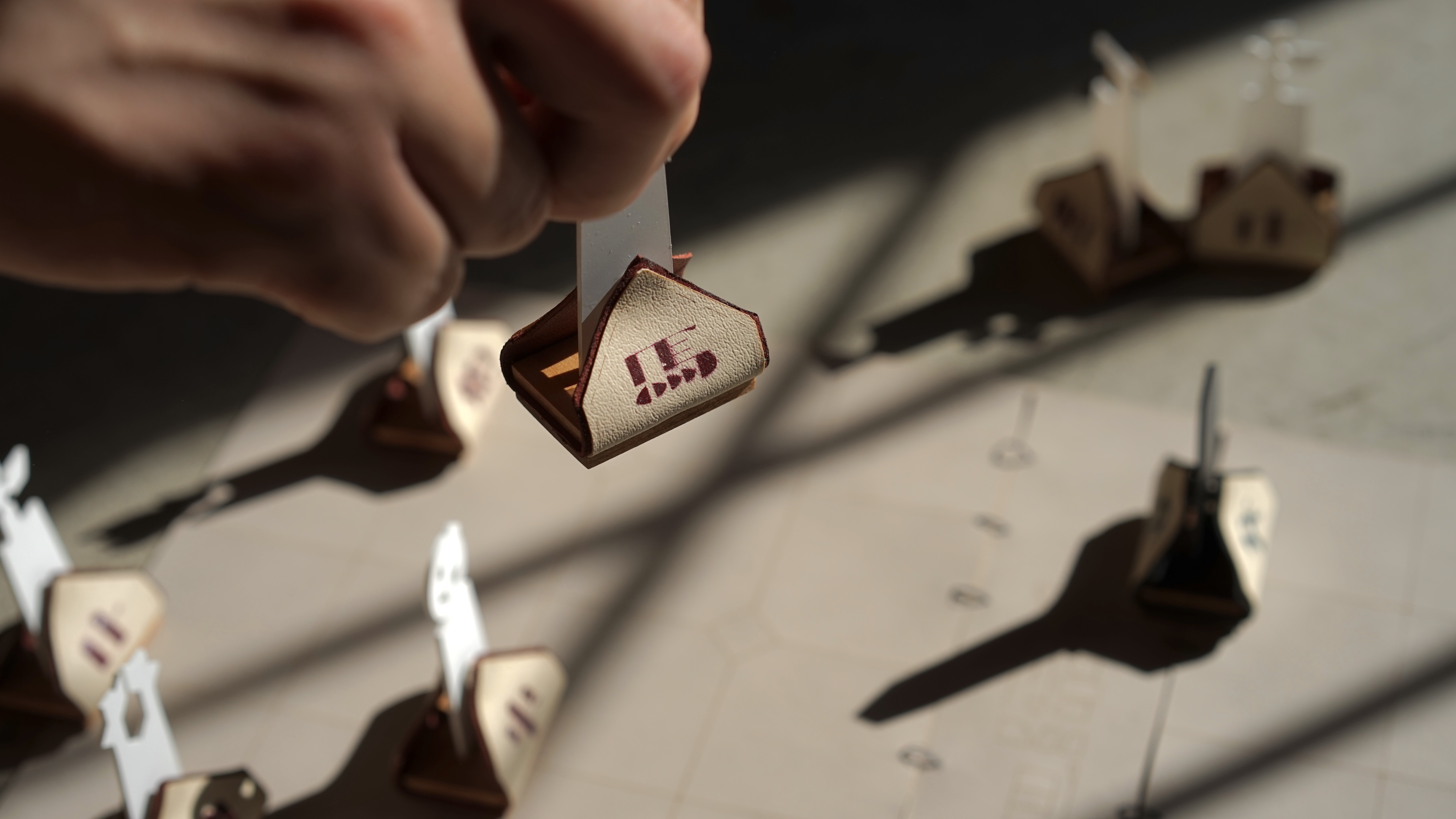 YI Xiangqi set prototype, hand placing a piece
